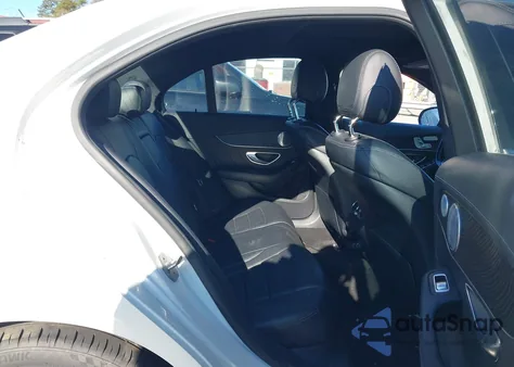 2016 Mercedes-Benz C 300 Sport z USA, uszkodzony, nr VIN 55SWF4JB0GU167033